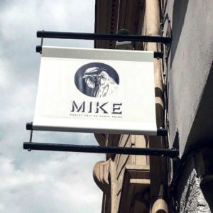 Enseigne du restaurant Mike à Lyon